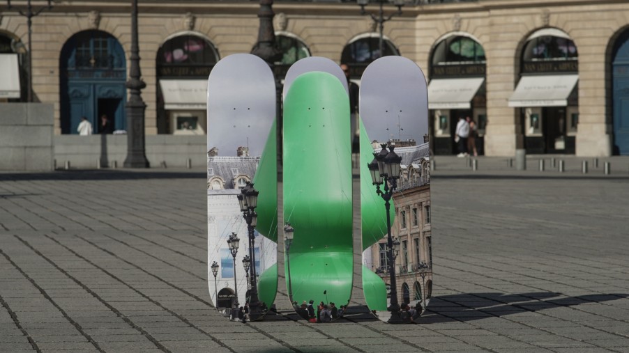 Paul-Mc-Carthy-Skateboards paul-mc-carthy-skateboards | Tree, Place Vendome 2014 - Paul Mccarthy The Skateroom